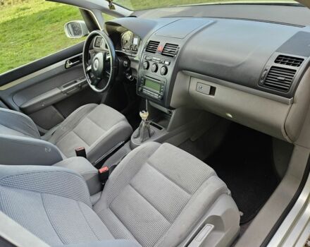 Серый Фольксваген Туран, объемом двигателя 2 л и пробегом 380 тыс. км за 2350 $, фото 12 на Automoto.ua