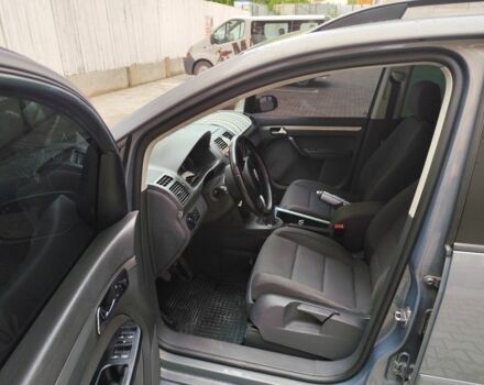 Сірий Фольксваген Туран, об'ємом двигуна 2 л та пробігом 217 тис. км за 5300 $, фото 7 на Automoto.ua