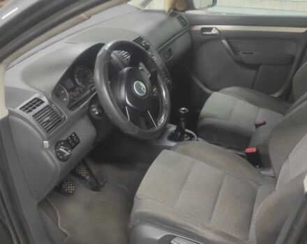 Серый Фольксваген Туран, объемом двигателя 2 л и пробегом 293 тыс. км за 6100 $, фото 6 на Automoto.ua