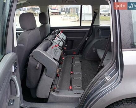 Серый Фольксваген Туран, объемом двигателя 1.6 л и пробегом 238 тыс. км за 4299 $, фото 22 на Automoto.ua