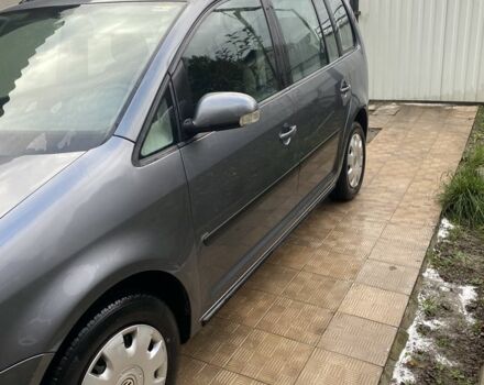 Серый Фольксваген Туран, объемом двигателя 1.6 л и пробегом 320 тыс. км за 5500 $, фото 5 на Automoto.ua