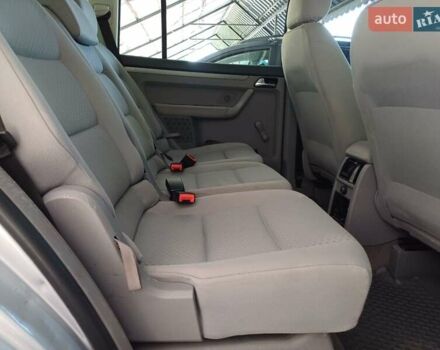 Серый Фольксваген Туран, объемом двигателя 1.6 л и пробегом 270 тыс. км за 5199 $, фото 1 на Automoto.ua