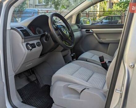 Серый Фольксваген Туран, объемом двигателя 1.9 л и пробегом 300 тыс. км за 5100 $, фото 2 на Automoto.ua