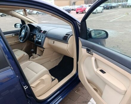 Сірий Фольксваген Туран, об'ємом двигуна 2 л та пробігом 300 тис. км за 2349 $, фото 14 на Automoto.ua