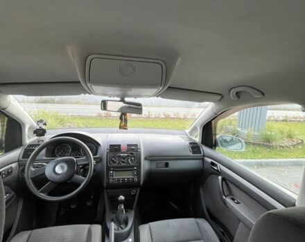 Серый Фольксваген Туран, объемом двигателя 1.9 л и пробегом 300 тыс. км за 3100 $, фото 6 на Automoto.ua