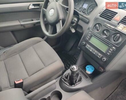 Серый Фольксваген Туран, объемом двигателя 1.98 л и пробегом 240 тыс. км за 4900 $, фото 2 на Automoto.ua