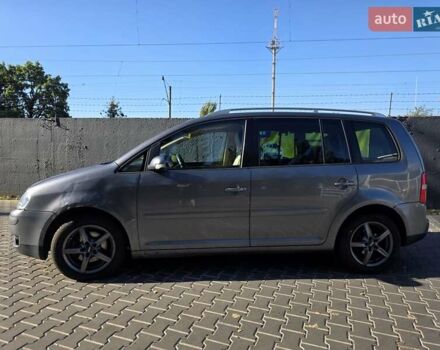 Серый Фольксваген Туран, объемом двигателя 2 л и пробегом 358 тыс. км за 4500 $, фото 3 на Automoto.ua