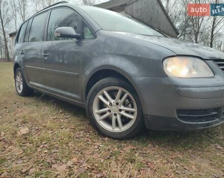 Серый Фольксваген Туран, объемом двигателя 1.98 л и пробегом 240 тыс. км за 4900 $, фото 17 на Automoto.ua