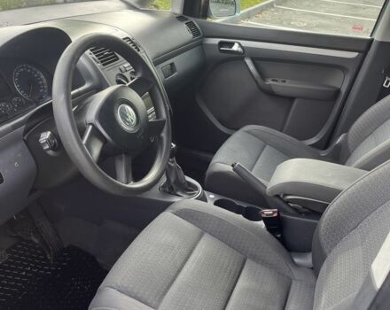 Серый Фольксваген Туран, объемом двигателя 1.9 л и пробегом 300 тыс. км за 3100 $, фото 5 на Automoto.ua