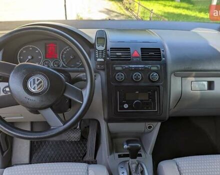 Серый Фольксваген Туран, объемом двигателя 1.9 л и пробегом 300 тыс. км за 5100 $, фото 1 на Automoto.ua