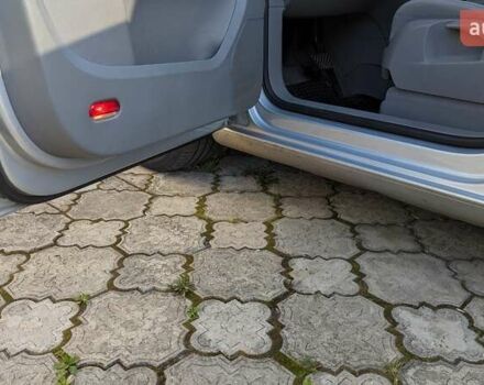 Серый Фольксваген Туран, объемом двигателя 1.9 л и пробегом 300 тыс. км за 5100 $, фото 3 на Automoto.ua