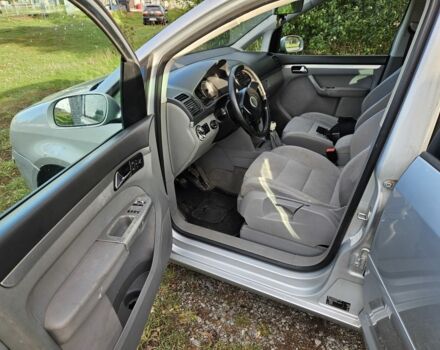 Серый Фольксваген Туран, объемом двигателя 2 л и пробегом 380 тыс. км за 2350 $, фото 8 на Automoto.ua