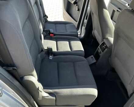 Серый Фольксваген Туран, объемом двигателя 1.6 л и пробегом 228 тыс. км за 4700 $, фото 5 на Automoto.ua