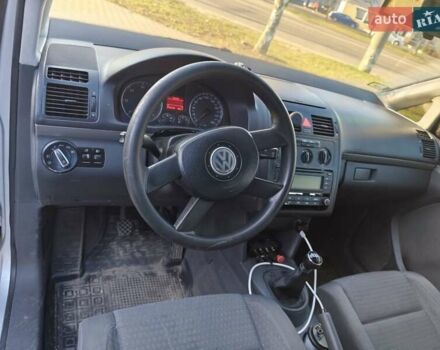 Серый Фольксваген Туран, объемом двигателя 2 л и пробегом 378 тыс. км за 2600 $, фото 8 на Automoto.ua