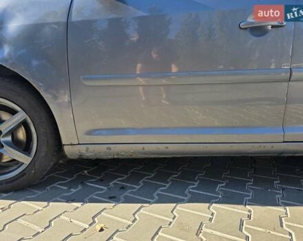 Серый Фольксваген Туран, объемом двигателя 2 л и пробегом 358 тыс. км за 4500 $, фото 2 на Automoto.ua