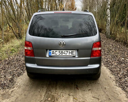 Серый Фольксваген Туран, объемом двигателя 1.9 л и пробегом 300 тыс. км за 5500 $, фото 4 на Automoto.ua