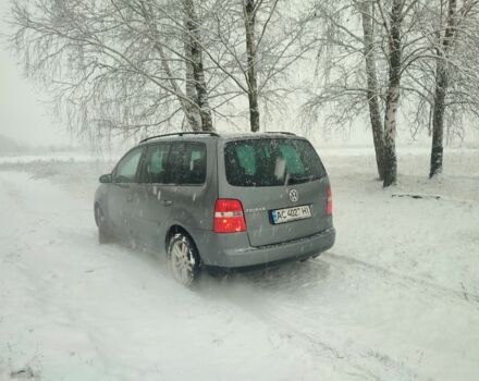 Серый Фольксваген Туран, объемом двигателя 2 л и пробегом 240 тыс. км за 4400 $, фото 7 на Automoto.ua