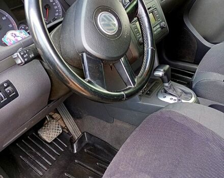 Серый Фольксваген Туран, объемом двигателя 1.6 л и пробегом 198 тыс. км за 6200 $, фото 2 на Automoto.ua