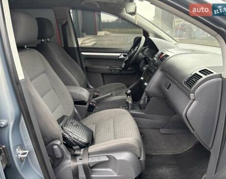 Серый Фольксваген Туран, объемом двигателя 1.9 л и пробегом 281 тыс. км за 6700 $, фото 4 на Automoto.ua