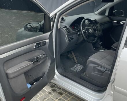 Серый Фольксваген Туран, объемом двигателя 2 л и пробегом 320 тыс. км за 6299 $, фото 8 на Automoto.ua