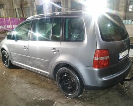 Сірий Фольксваген Туран, об'ємом двигуна 2 л та пробігом 286 тис. км за 4700 $, фото 3 на Automoto.ua