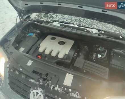 Серый Фольксваген Туран, объемом двигателя 1.98 л и пробегом 240 тыс. км за 4900 $, фото 6 на Automoto.ua