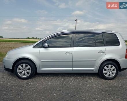 Серый Фольксваген Туран, объемом двигателя 1.6 л и пробегом 171 тыс. км за 6250 $, фото 1 на Automoto.ua