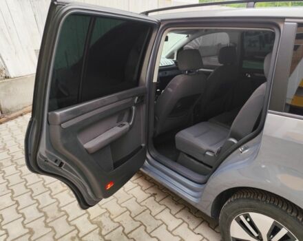 Сірий Фольксваген Туран, об'ємом двигуна 2 л та пробігом 217 тис. км за 5300 $, фото 6 на Automoto.ua