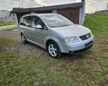 Серый Фольксваген Туран, объемом двигателя 2 л и пробегом 380 тыс. км за 2350 $, фото 1 на Automoto.ua