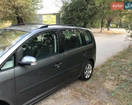 Серый Фольксваген Туран, объемом двигателя 1.6 л и пробегом 232 тыс. км за 5850 $, фото 1 на Automoto.ua