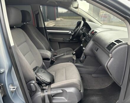 Серый Фольксваген Туран, объемом двигателя 1.9 л и пробегом 281 тыс. км за 6700 $, фото 5 на Automoto.ua