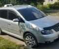 Серый Фольксваген Туран, объемом двигателя 1.6 л и пробегом 330 тыс. км за 4600 $, фото 1 на Automoto.ua