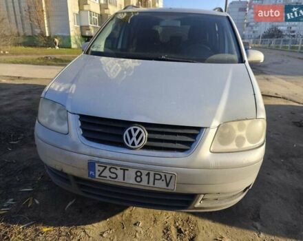 Серый Фольксваген Туран, объемом двигателя 2 л и пробегом 378 тыс. км за 2600 $, фото 2 на Automoto.ua