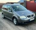 Сірий Фольксваген Туран, об'ємом двигуна 2 л та пробігом 292 тис. км за 4700 $, фото 1 на Automoto.ua