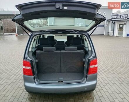 Серый Фольксваген Туран, объемом двигателя 1.6 л и пробегом 238 тыс. км за 4299 $, фото 26 на Automoto.ua