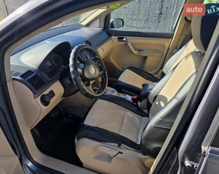 Серый Фольксваген Туран, объемом двигателя 2 л и пробегом 358 тыс. км за 4500 $, фото 18 на Automoto.ua