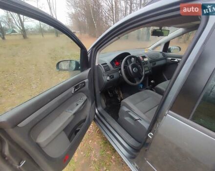 Серый Фольксваген Туран, объемом двигателя 1.98 л и пробегом 240 тыс. км за 4900 $, фото 3 на Automoto.ua