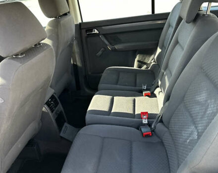 Серый Фольксваген Туран, объемом двигателя 1.6 л и пробегом 228 тыс. км за 4700 $, фото 22 на Automoto.ua