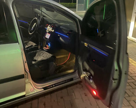 Серый Фольксваген Туран, объемом двигателя 1.97 л и пробегом 490 тыс. км за 5550 $, фото 6 на Automoto.ua