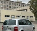 Сірий Фольксваген Туран, об'ємом двигуна 2 л та пробігом 300 тис. км за 3250 $, фото 3 на Automoto.ua