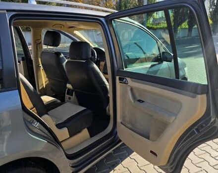 Серый Фольксваген Туран, объемом двигателя 2 л и пробегом 358 тыс. км за 4500 $, фото 25 на Automoto.ua