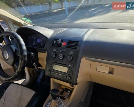 Серый Фольксваген Туран, объемом двигателя 2 л и пробегом 358 тыс. км за 4500 $, фото 34 на Automoto.ua