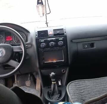 Серый Фольксваген Туран, объемом двигателя 2 л и пробегом 273 тыс. км за 4900 $, фото 5 на Automoto.ua