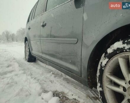 Серый Фольксваген Туран, объемом двигателя 1.98 л и пробегом 240 тыс. км за 4900 $, фото 4 на Automoto.ua