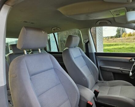 Серый Фольксваген Туран, объемом двигателя 2 л и пробегом 380 тыс. км за 2350 $, фото 13 на Automoto.ua