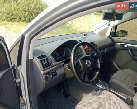 Серый Фольксваген Туран, объемом двигателя 1.6 л и пробегом 171 тыс. км за 6250 $, фото 16 на Automoto.ua