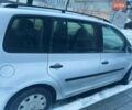 Серый Фольксваген Туран, объемом двигателя 1.6 л и пробегом 255 тыс. км за 4800 $, фото 5 на Automoto.ua