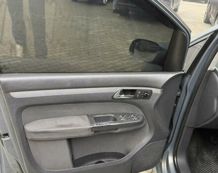 Серый Фольксваген Туран, объемом двигателя 1.9 л и пробегом 275 тыс. км за 5800 $, фото 11 на Automoto.ua