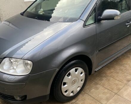 Серый Фольксваген Туран, объемом двигателя 1.6 л и пробегом 320 тыс. км за 5500 $, фото 4 на Automoto.ua