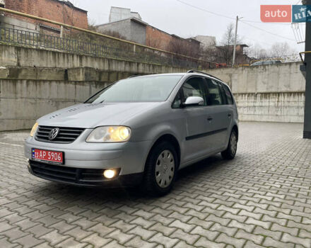 Серый Фольксваген Туран, объемом двигателя 1.6 л и пробегом 258 тыс. км за 5350 $, фото 1 на Automoto.ua